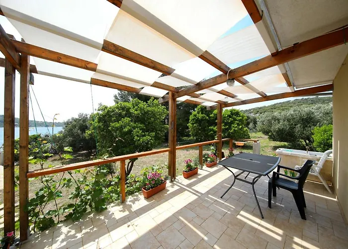 House Divna Nyaraló