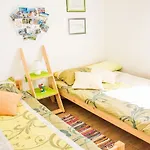 Semesterbostad House Divna