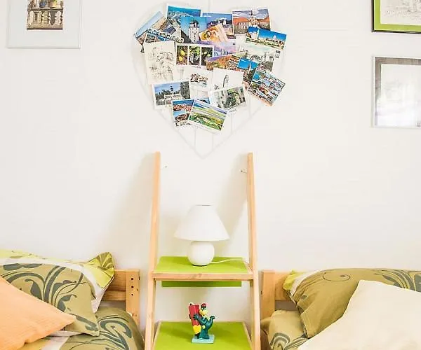 Semesterbostad House Divna